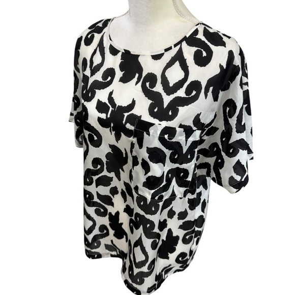 TILLEY NWT Women’s Small Slouchy Silk Tee Black Ikat Print Short Sleeve $220 - Picture 1 of 15